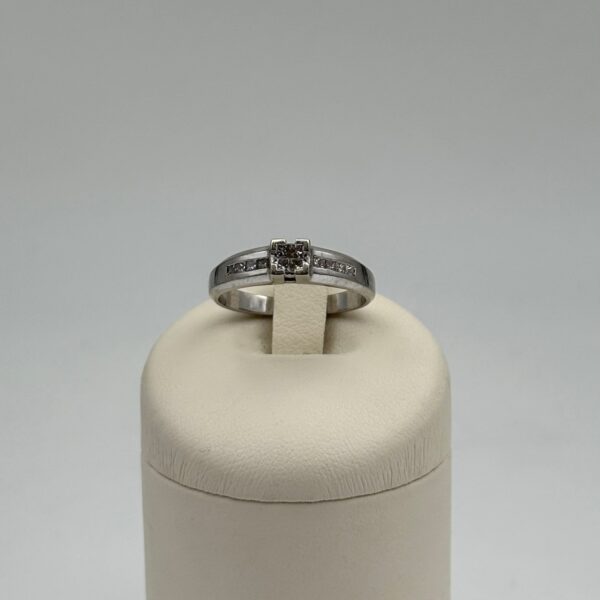 Valkokultainen timanttisormus 14K